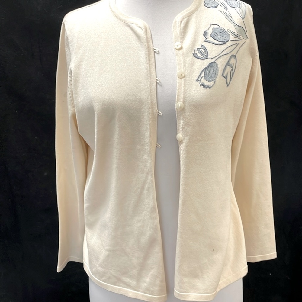 ❤️ Women’s Vintage 80’s Y2K EUC Ivory Cardigan with Floral Embroidery Sz L - Picture 1 of 10